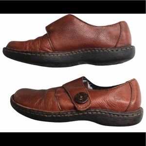 B.O.C comfort shoes button detail v e l c r o 6.5